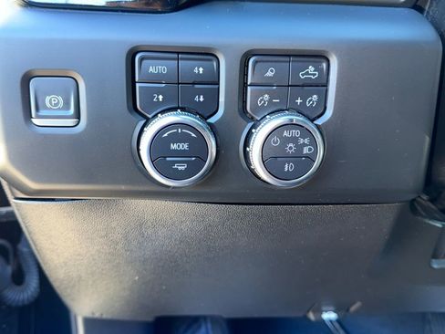 Used 2024 GMC Sierra 2500 AT4 w/ AT4 Preferred Package image 18