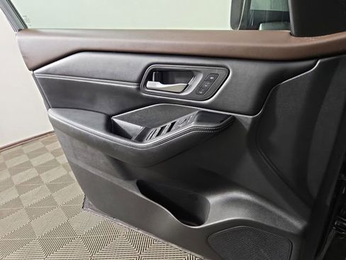 Used 2023 Nissan Rogue SL w/ SL Premium Package image 30