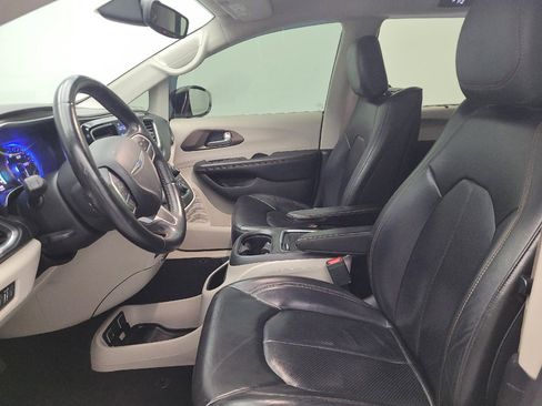 Used 2017 Chrysler Pacifica Touring-L Plus w/ Tire & Wheel Group FWD image 17