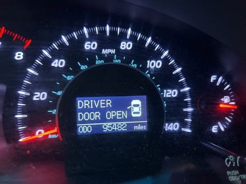 Used 2011 Toyota Camry XLE image 2