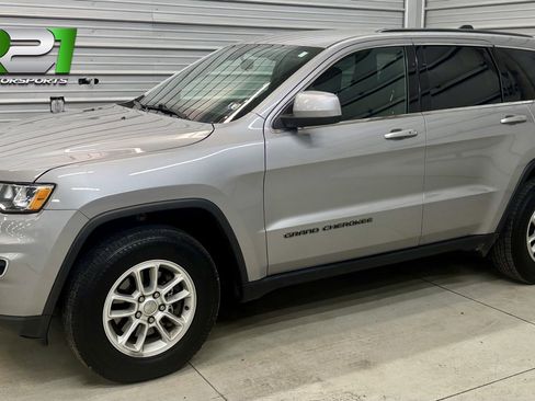 Used 2019 Jeep Grand Cherokee Laredo image 1