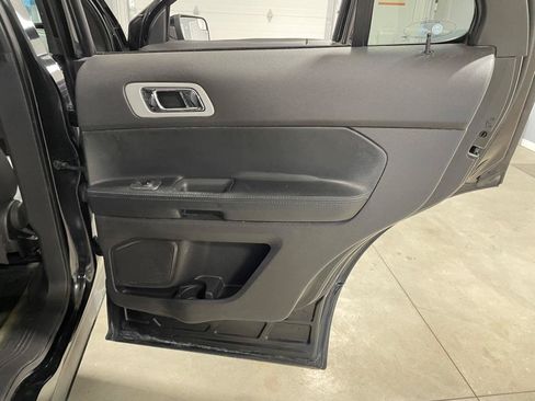 Used 2014 Ford Explorer XLT w/ Equipment Group 202A AWD/4WD image 23