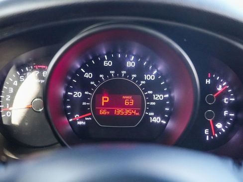 Used 2017 Kia Soul + FWD image 24