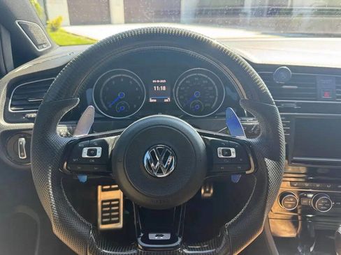 Used 2017 Volkswagen Golf R 4-Door image 12