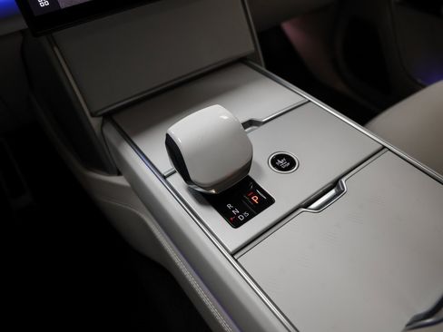 Used 2024 Land Rover Range Rover SV image 52