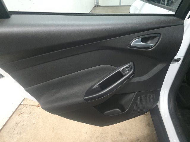 Used 2016 Ford Focus SE w/ Equipment Group 201A FWD image 14