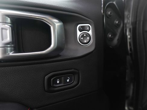 Used 2024 Jeep Wrangler Unlimited Rubicon AWD/4WD image 22