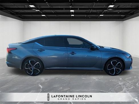 Used 2023 Nissan Altima 2.5 SR image 6