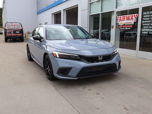 Used 2024 Honda Civic Sport image 2
