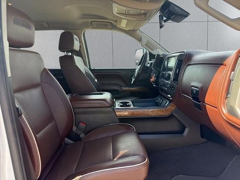 Used 2019 Chevrolet Silverado 2500 High Country AWD/4WD image 16
