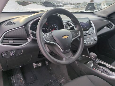 Used 2022 Chevrolet Malibu LT image 2