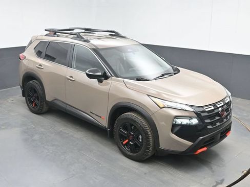 Used 2025 Nissan Rogue SV AWD/4WD image 13