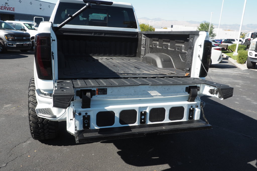 Used 2026 GMC Sierra 3500 AT4 w/ AT4 Premium Plus Package AWD/4WD image 17
