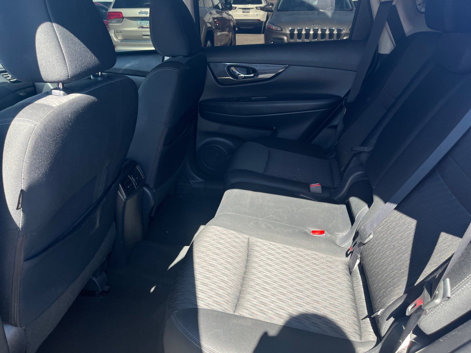 Used 2019 Nissan Rogue SV FWD image 28