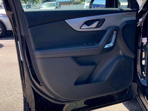 Used 2025 Chevrolet Blazer LT FWD image 23