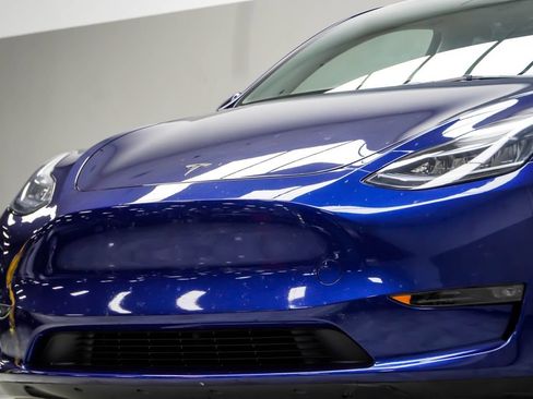 Used 2023 Tesla Model Y Long Range AWD/4WD image 2
