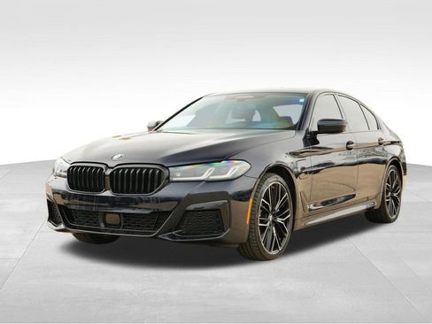 Used 2021 BMW 530e xDrive w/ Executive Package image 3