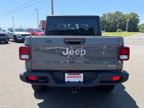Used 2020 Jeep Gladiator Overland AWD/4WD image 4