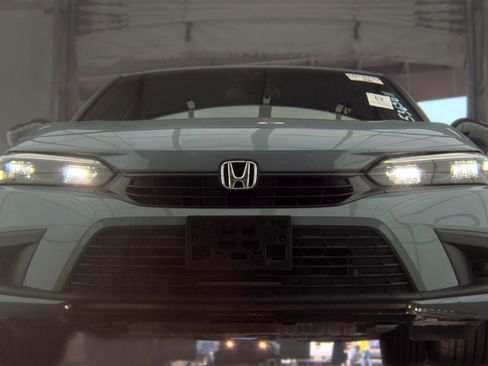Used 2023 Honda Civic Sport image 3