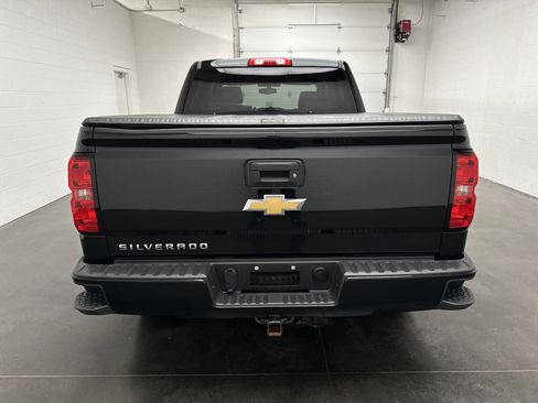 Used 2018 Chevrolet Silverado 1500 Custom w/ Custom Value Package AWD/4WD image 8