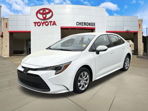 Used 2023 Toyota Corolla LE image 1