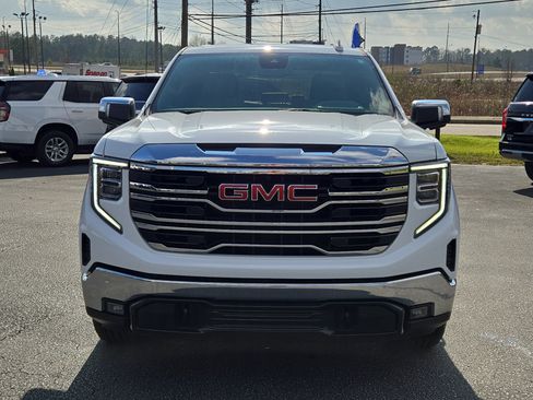 Used 2025 GMC Sierra 1500 SLT image 3