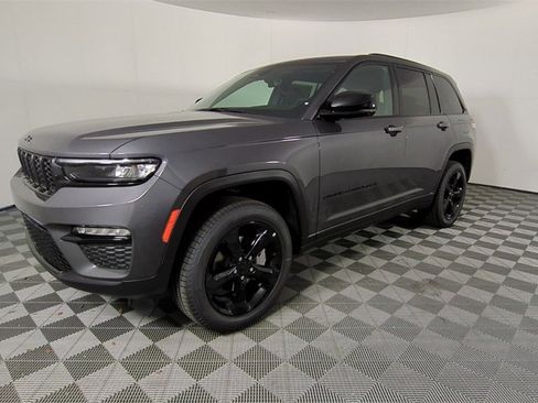 New 2025 Jeep Grand Cherokee Limited w/ Black Appearance Package image 8