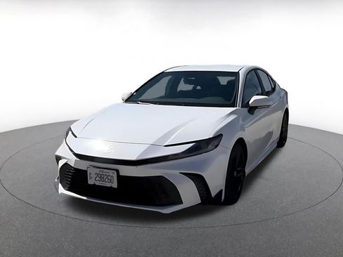 Used 2025 Toyota Camry SE FWD image 7