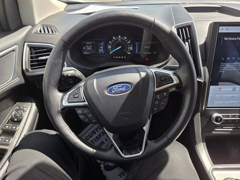 Certified 2024 Ford Edge SEL w/ Convenience Package AWD/4WD image 9