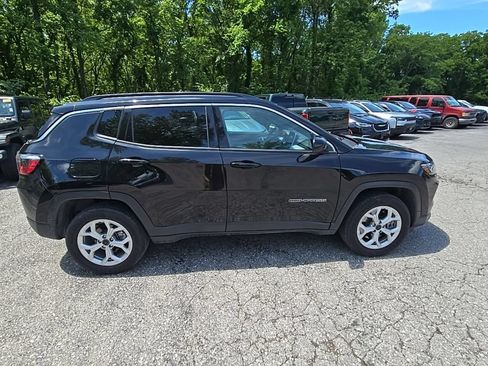 Used 2025 Jeep Compass Latitude AWD/4WD image 9