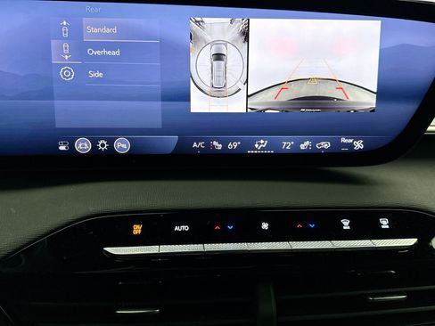 Used 2025 Buick Enclave Sport Touring w/ Power Package image 16