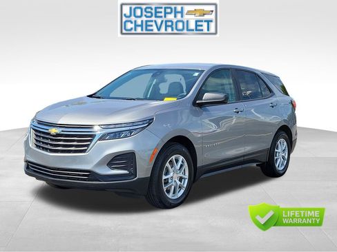 Certified 2023 Chevrolet Equinox LS w/ LS Convenience Package FWD image 2