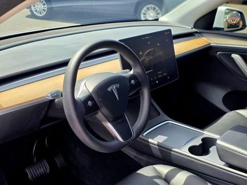 Used 2023 Tesla Model Y Long Range AWD/4WD image 12