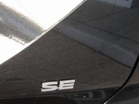 New 2025 Mitsubishi Outlander SE image 9