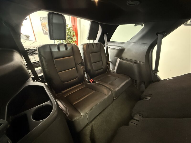 Used 2018 Ford Explorer XLT w/ Equipment Group 202A FWD image 32