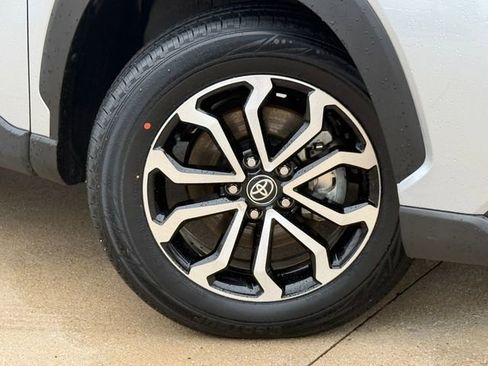 Used 2025 Toyota Corolla Cross AWD Hybrid image 2