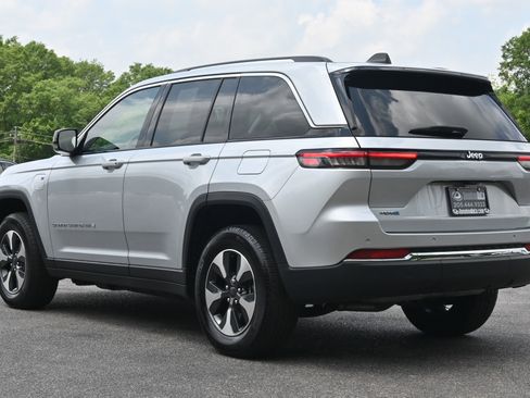 Used 2023 Jeep Grand Cherokee 4WD 4xe image 7