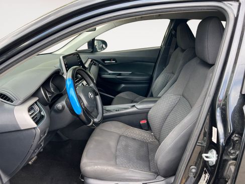Used 2021 Toyota C-HR LE FWD image 9