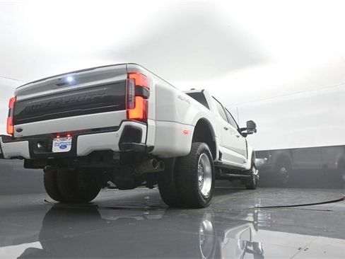Certified 2025 Ford F450 Platinum image 30