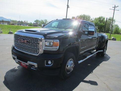 Used 2018 GMC Sierra 3500 Denali w/ Duramax Plus Package image 12