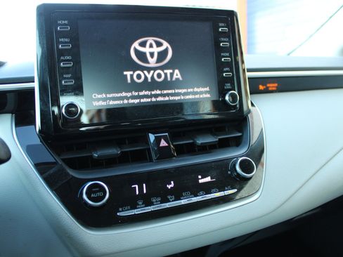 Used 2020 Toyota Corolla LE image 25