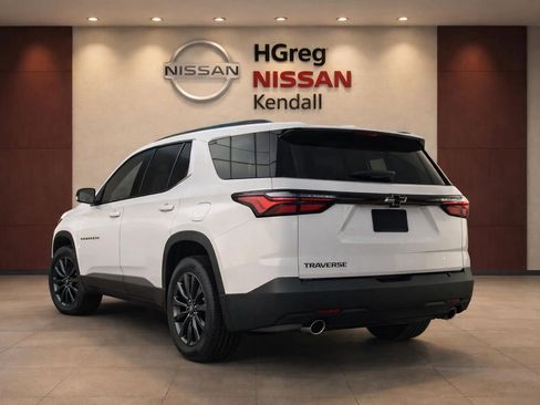 Used 2024 Chevrolet Traverse RS image 2