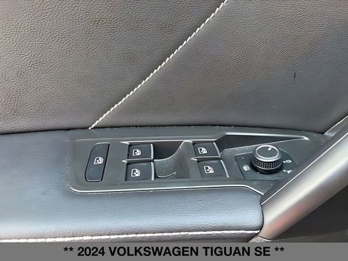 Used 2024 Volkswagen Tiguan SE AWD/4WD image 15