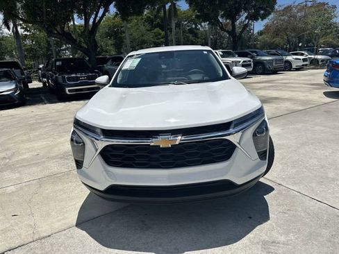 Used 2025 Chevrolet Trax LS w/ LS Convenience Package FWD image 40
