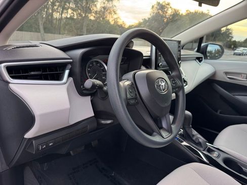 Used 2021 Toyota Corolla LE image 32
