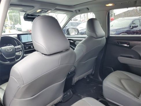 Used 2022 Toyota Highlander Platinum image 31