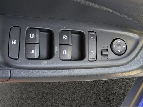 Used 2025 Hyundai Venue SEL FWD image 16