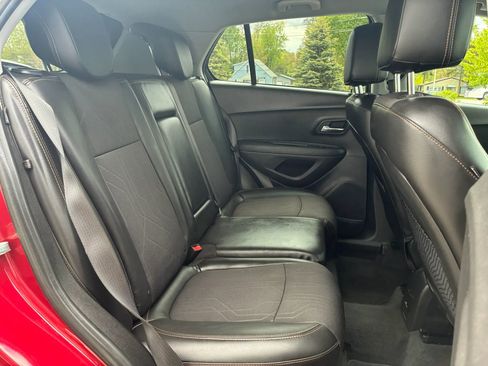 Used 2020 Chevrolet Trax LT w/ Driver Confidence Package AWD/4WD image 16