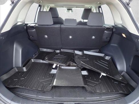 Used 2021 Toyota RAV4 XLE w/ Convenience Package FWD image 7