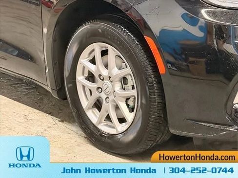 Used 2025 Chrysler Pacifica Select FWD image 31